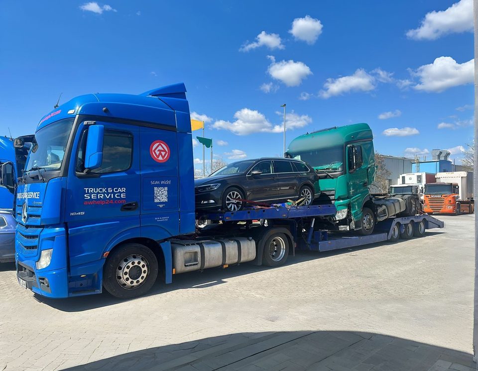 Fahrzeugtransport mit dem AWHelp24-Abschleppwagen