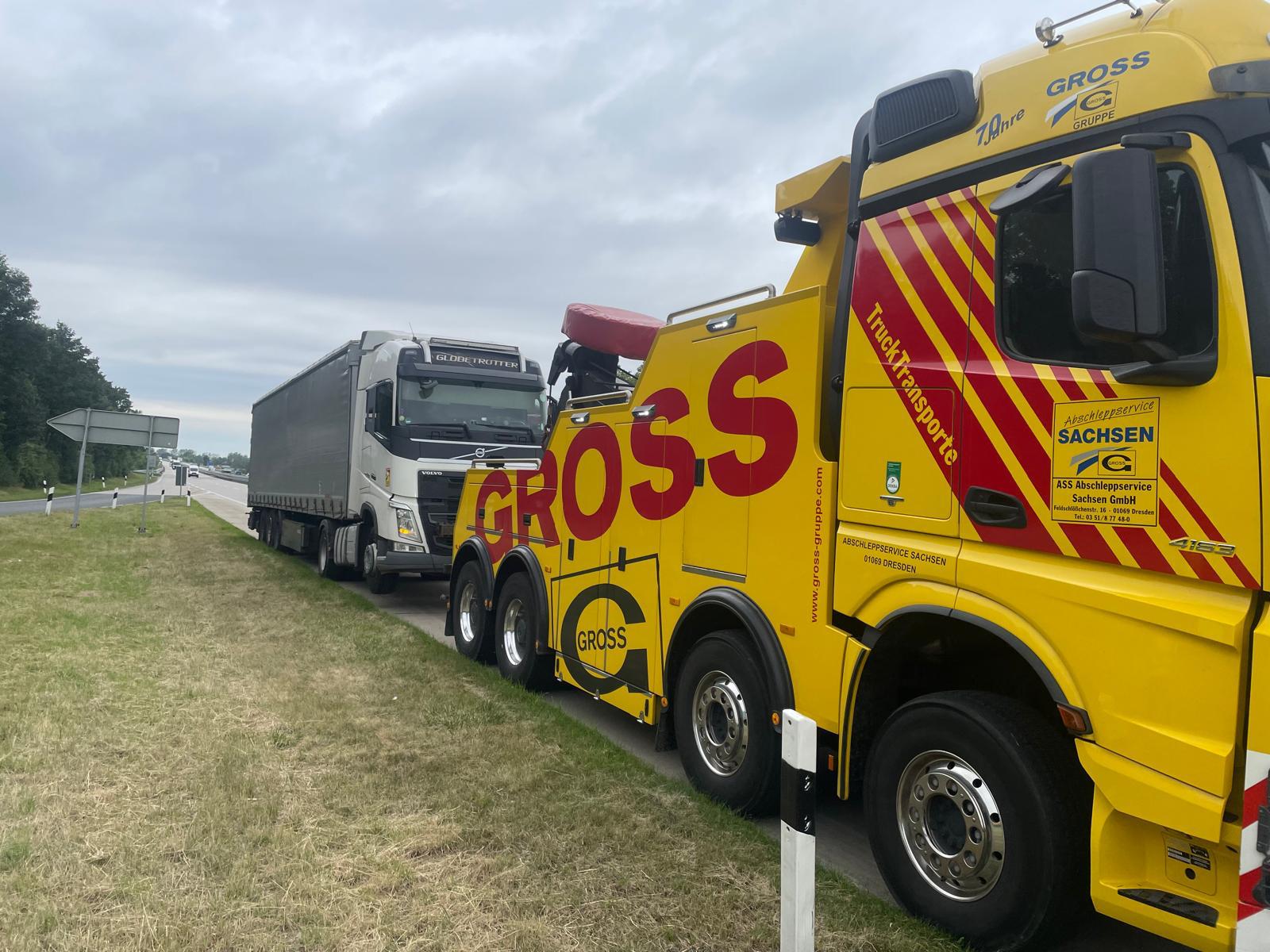 Abschleppdienst für LKW auf der Autobahn