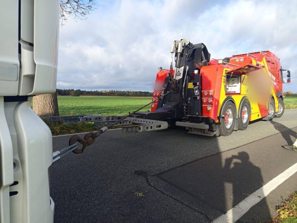 Германия, А20, 18837 Marlow, Буксировка грузовика МAN