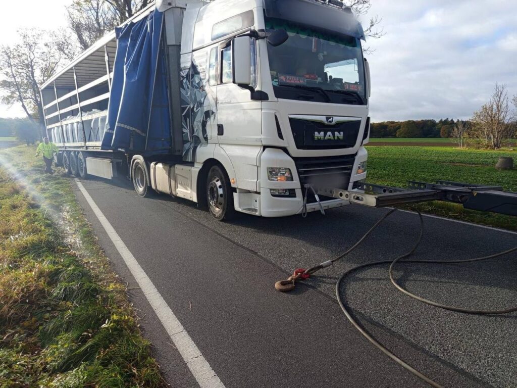 Германия, А20, 18837 Marlow, Буксировка грузовика МAN